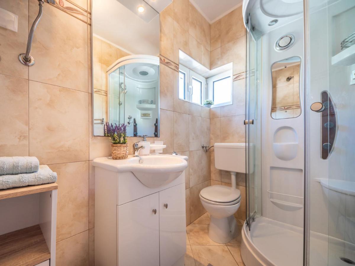 Apartment Golub-3 By Interhome Цесариця Екстер'єр фото